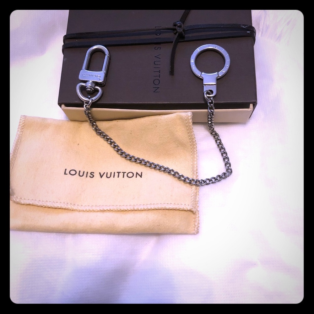 Louis Vuitton palladium silver anneau cles chain